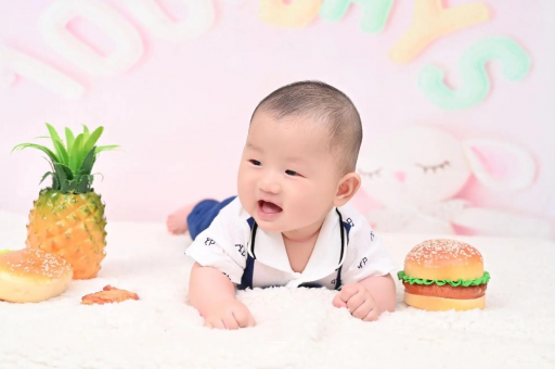 肇庆宝宝在妈妈肚子里